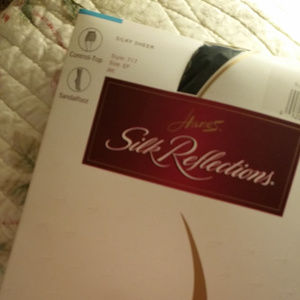 Hanes Silk Reflections Control Top Sandalfoot Jet